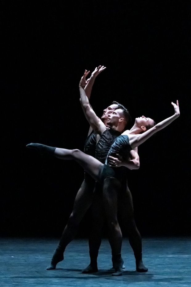 "Omniforge" by Kamea Dance Company. Photo by Kfir Bolotin