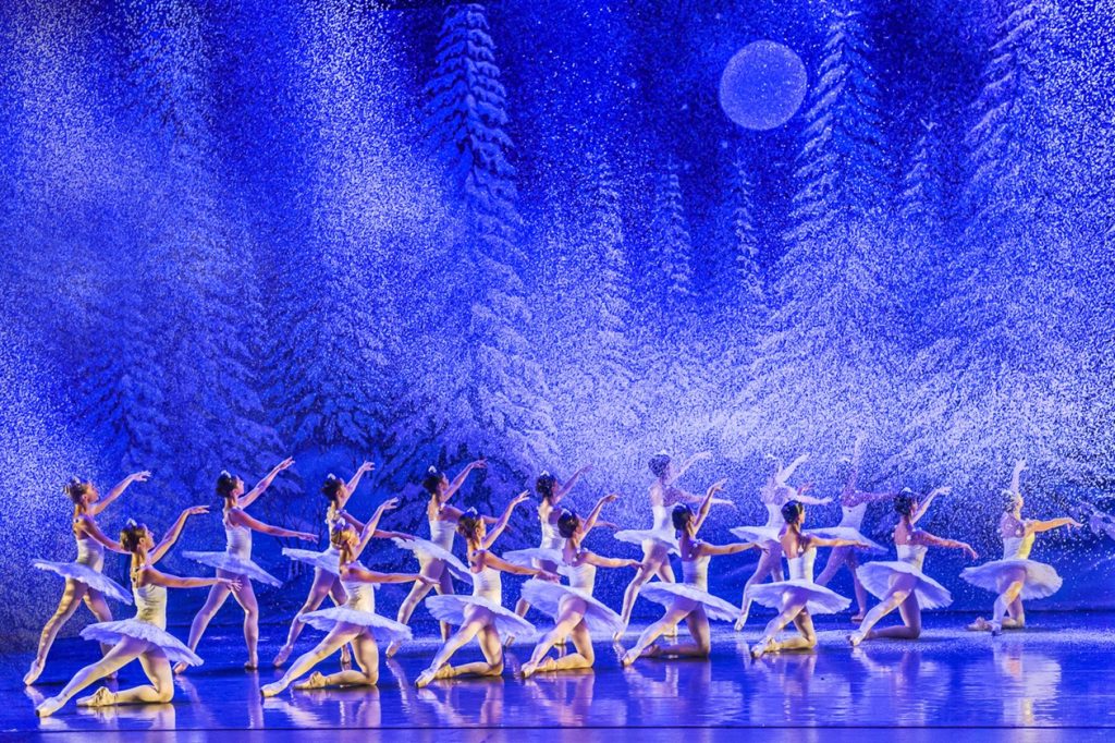 Израильский балет. "Щелкунчик". Photo Oren Cohen