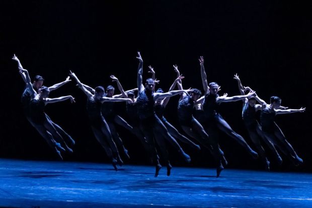 "Omniforge" by Kamea Dance Company. Photo by © Kfir Bolotin