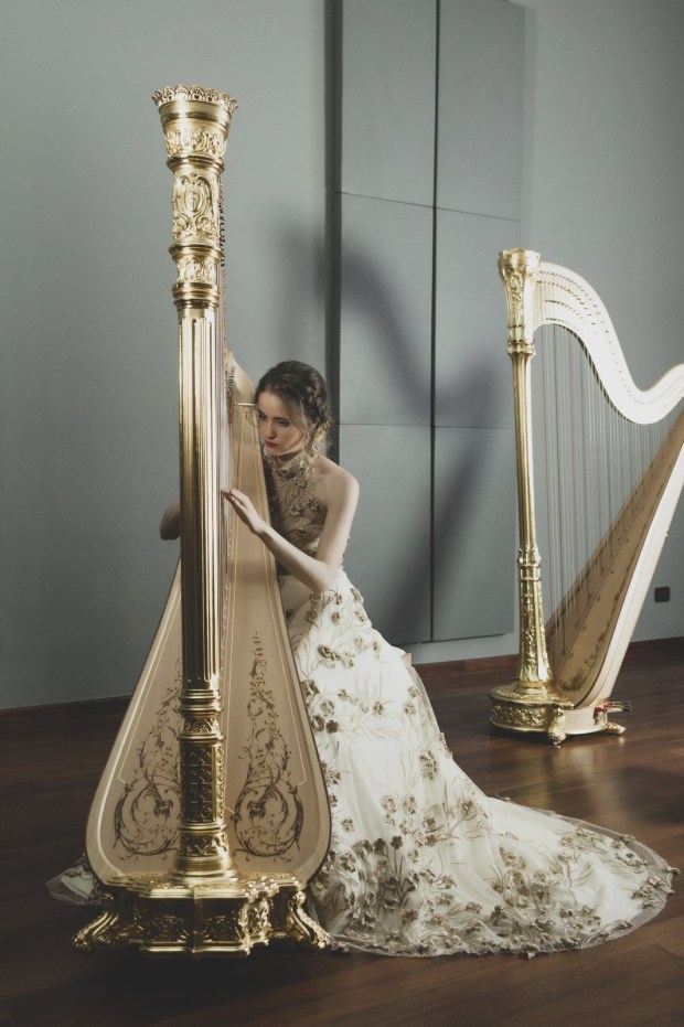 Итальянская арфистка Клаудиа Лючия Ламанна - Фото - IVAN BARRA
